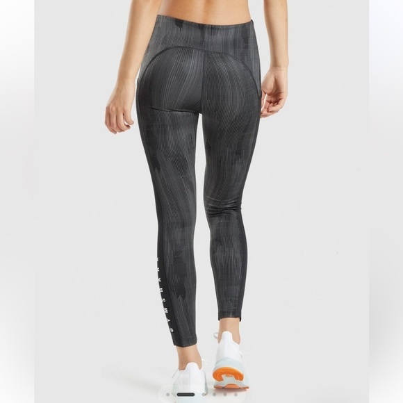 New! Gymshark Sport Leggings Black Print - Picture 2 of 9